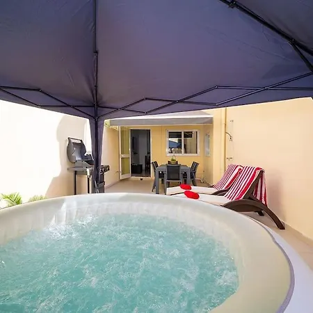 Traditional 3 Bedroom With Hot Tub Appartement Rabat
