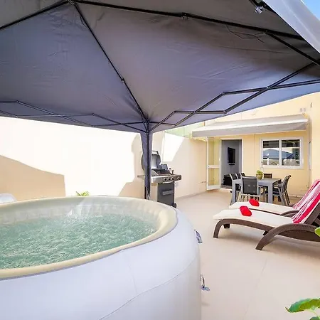 Traditional 3 Bedroom With Hot Tub * Rabat