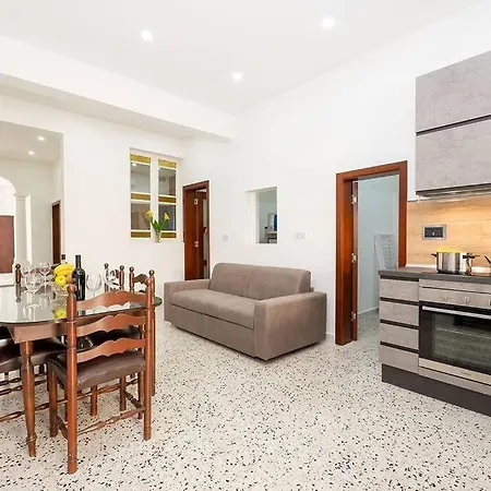 Appartement Traditional 3 Bedroom With Hot Tub Rabat
