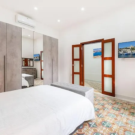 Traditional 3 Bedroom With Hot Tub * Rabat