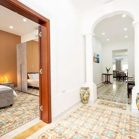 Traditional 3 Bedroom With Hot Tub