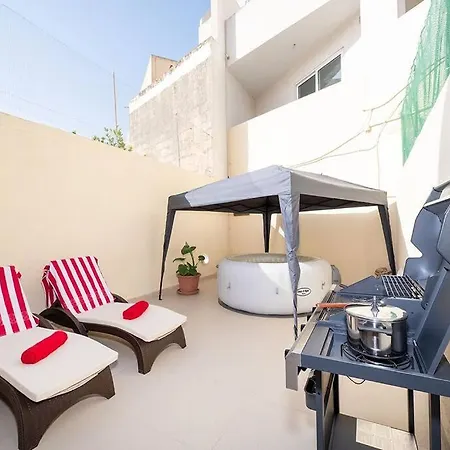 Traditional 3 Bedroom With Hot Tub *