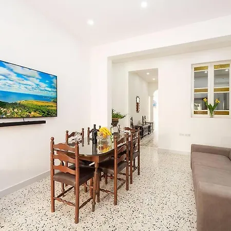 Traditional 3 Bedroom With Hot Tub Appartement *
