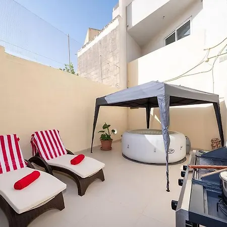 Traditional 3 Bedroom With Hot Tub * Rabat
