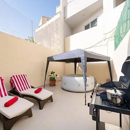 Traditional 3 Bedroom With Hot Tub Appartement *