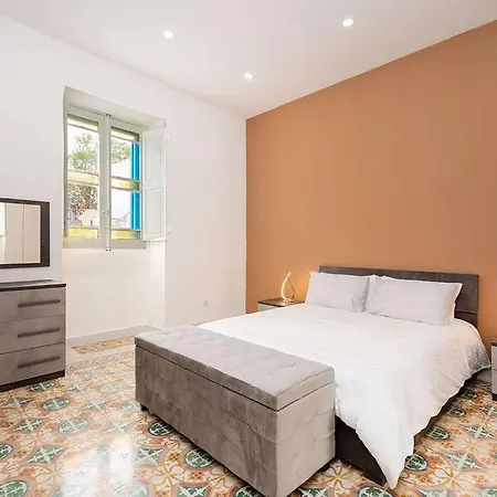 Traditional 3 Bedroom With Hot Tub