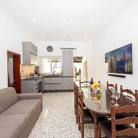 Traditional 3 Bedroom With Hot Tub * Rabat