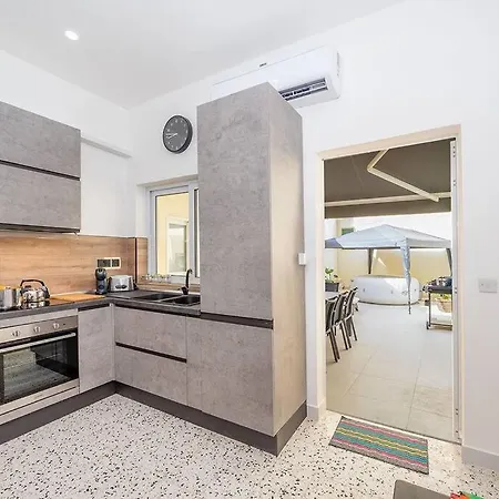 Traditional 3 Bedroom With Hot Tub Appartement *