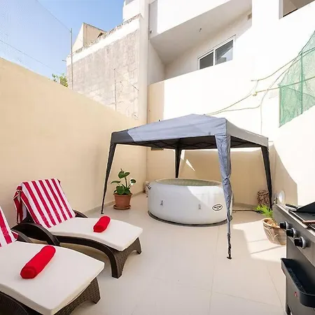 Traditional 3 Bedroom With Hot Tub Rabat