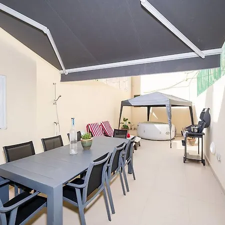 Traditional 3 Bedroom With Hot Tub *